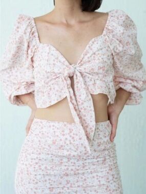 Mabel from Anthropology Tie-Front Puff Sleeve Crop Top - Pink Floral L